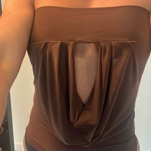 Brown strapless tube top cowl accent.